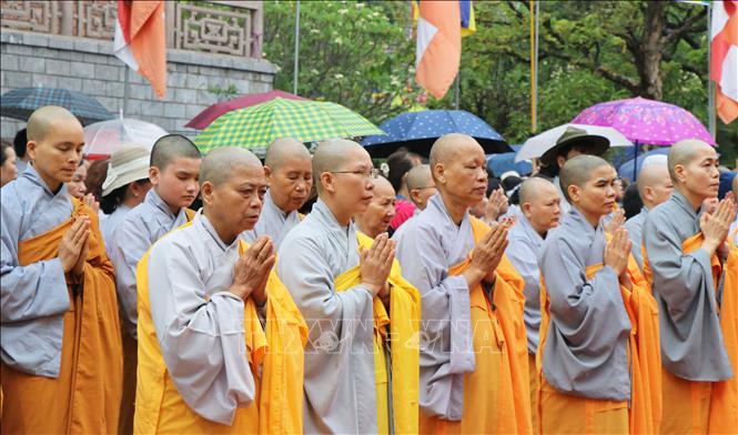 Đông đảo tăng, ni và phật tử tham dự Đại lễ Phật đản Phật lịch 2569-Dương lịch 2025 ở cố đô Huế. Ảnh: Tường Vi - TTXVN