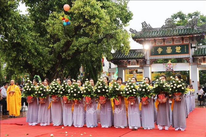 Nghi thức Cúng dường Phật đản Phật lịch 2569-Dương lịch 2025 ở cố đô Huế. Ảnh: Tường Vi - TTXVN