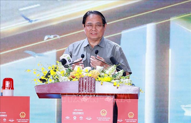 Thủ tướng Phạm Minh Chính phát biểu tại Lễ khởi công dự án cao tốc Ninh Bình - Hải Phòng, đoạn qua 2 tỉnh Nam Định và Thái Bình. Ảnh: Dương Giang-TTXVN