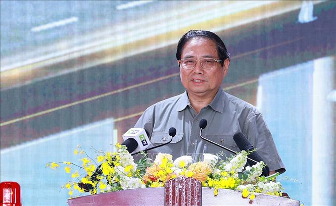 Thủ tướng Phạm Minh Chính phát biểu tại Lễ khởi công dự án cao tốc Ninh Bình-Hải Phòng đoạn qua 2 tỉnh Nam Định và Thái Bình. Ảnh: Dương Giang-TTXVN
