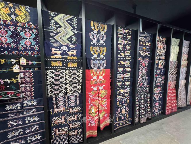 Thổ cẩm Thổ Gia, trong tiếng Thổ Gia còn được gọi là Xilankapu, nghĩa là “chăn hoa Thổ Gia được dệt bằng nhiều họa tiết đẹp”. Ảnh: Công Tuyên - PV TTXVN tại Trung Quốc