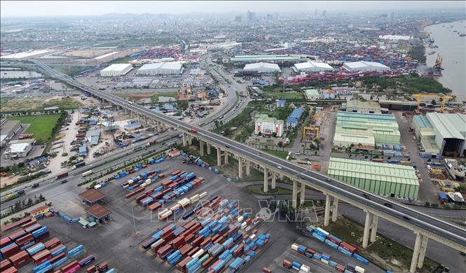 Với đường biển dài, thành phố Hải Phóng đẩy mạnh phát triển Logistic, vận tải biển. Ảnh: Quốc Khánh - TTXVN