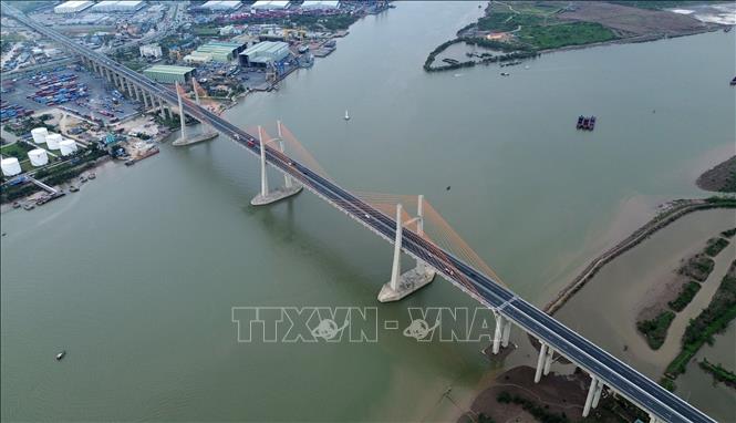 Cầu Bạch Đằng nằm trên tuyến cao tốc Hà Nội - Hải Phòng - Quảng Ninh tạo điều kiện thuận lợi phát triển du lịch, kinh tế biển và Logistic thông minh trong thời gian tới. Ảnh: Quốc Khánh - TTXVN