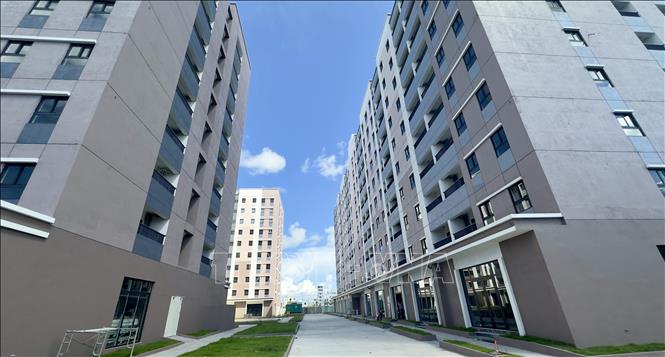 Dự án nhà ở xã hội Golden City An Giang gồm 2 tòa nhà T3 và T4 với tổng số 584 căn hộ chưa thể bàn giao cho người dân. Ảnh: Thanh Sang-TTXVN