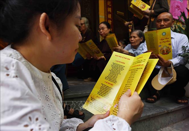 Phật tử tham dự Đại lễ Phật đản Phật lịch 2569 – Dương lịch 2025. Ảnh: Minh Đức - TTXVN

