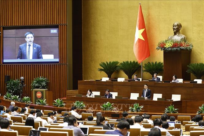 Bộ trưởng Bộ Tài chính Nguyễn Văn Thắng, giải trình, làm rõ một số vấn đề đại biểu Quốc hội nêu. Ảnh: Doãn Tấn - TTXVN