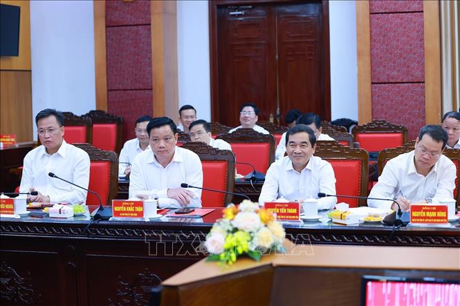 Lãnh đạo tỉnh Thái Bình tham dự buổi làm việc. Ảnh: Dương Giang-TTXVN 
