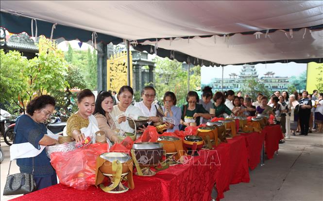 Nghi thức Takbath tại Đại lễ Phật đản Phật lịch 2569 (dương lịch 2025) tại Lào. Ảnh: Xuân Tú - PV TTXVN tại Lào
