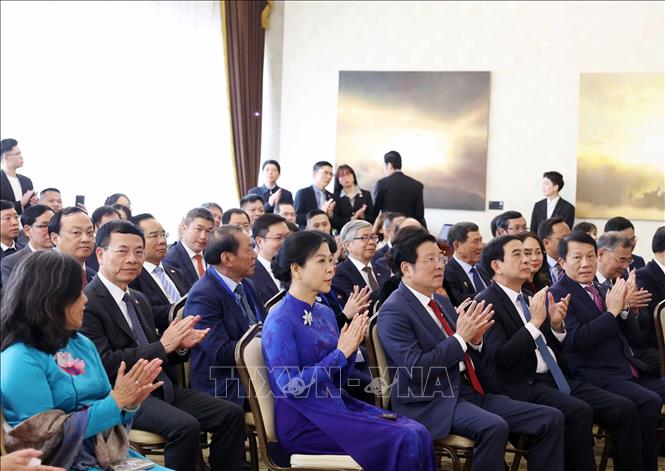 Bà Ngô Phương Ly, Phu nhân Tổng Bí thư Tô Lâm và các đại biểu tham dự buổi gặp gỡ. Ảnh: Thống Nhất – TTXVN
