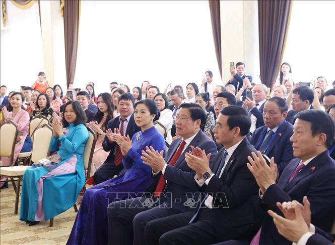 Bà Ngô Phương Ly, Phu nhân Tổng Bí thư Tô Lâm và các đại biểu tham dự buổi gặp gỡ. Ảnh: Thống Nhất – TTXVN
