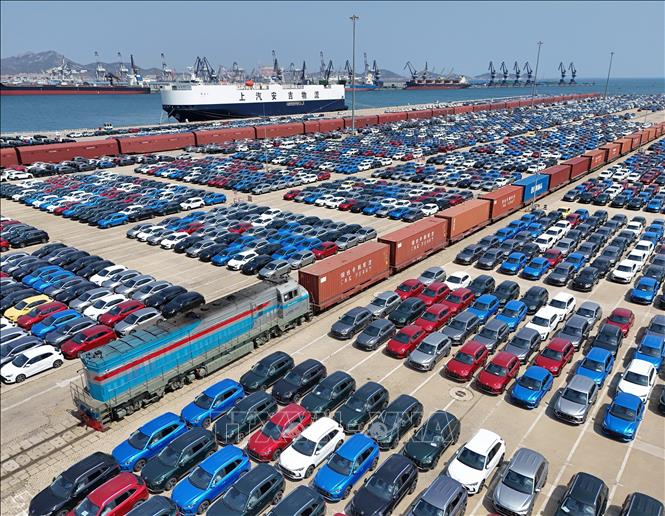 Quang cảnh cảng hàng hóa ở tỉnh Sơn Đông, Trung Quốc. Ảnh: THX/TTXVN