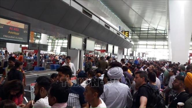(Tư liệu) Hành khách tại sân bay quốc tế Indira Gandhi ở New Delhi, Ấn Độ. Ảnh: ANI/TTXVN