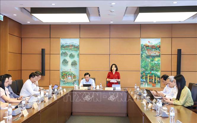 Đoàn Đại biểu Quốc hội các tỉnh Thái Bình, Đắk Nông, Phú Yên thảo luận ở tổ. Ảnh: Phương Hoa - TTXVN