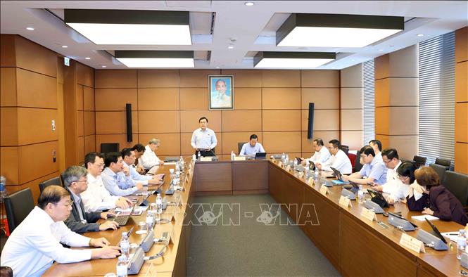 Đoàn Đại biểu Quốc hội thành phố Hồ Chí Minh thảo luận ở tổ. Ảnh: Phương Hoa - TTXVN