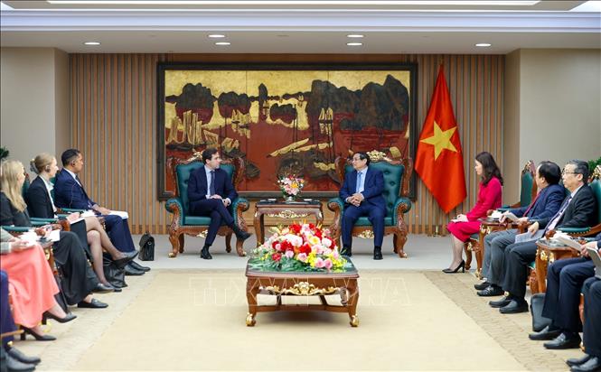 Thủ tướng Phạm Minh Chính tiếp ông Benjamin Dousa, Bộ trưởng Hợp tác Phát triển Quốc tế và Ngoại thương Thụy Điển. Ảnh: Dương Giang-TTXVN