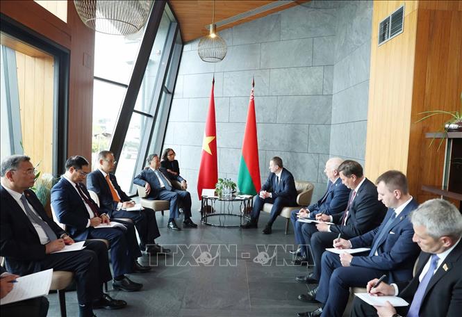 Tổng Bí thư Tô Lâm gặp Thủ tướng Belarus Aleksandr Turchin. Ảnh: Thống Nhất – TTXVN