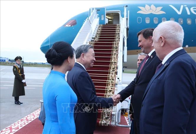 Lễ tiễn Tổng Bí thư Tô Lâm và Phu nhân tại sân bay quốc tế Minsk. Ảnh: Thống Nhất – TTXVN