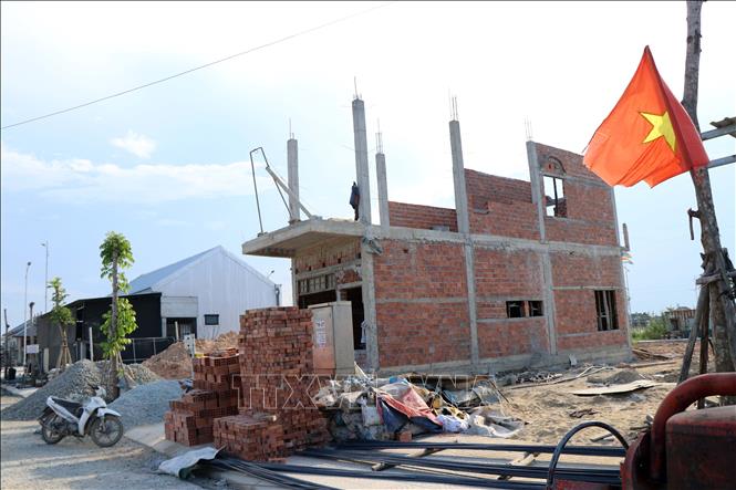 Những ngôi nhà mới ở khu tái định cư Thuận An, thành phố Huế. Ảnh: Đỗ Trưởng - TTXVN
