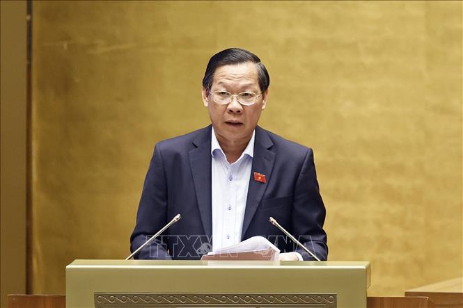 Chủ nhiệm Ủy ban Kinh tế và Tài chính của Quốc hội Phan Văn Mãi trình bày Báo cáo giải trình, tiếp thu, chỉnh lý dự thảo Luật Quản lý và đầu tư vốn nhà nước tại doanh nghiệp. Ảnh: Doãn Tấn - TTXVN