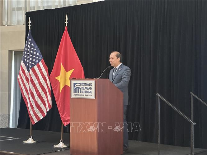 Đại sứ Việt Nam tại Hoa Kỳ Nguyễn Quốc Dũng phát biểu tại sự kiện “Kết nối với Việt Nam”. Ảnh: Ngọc Quang - PV TTXVN tại Hoa Kỳ