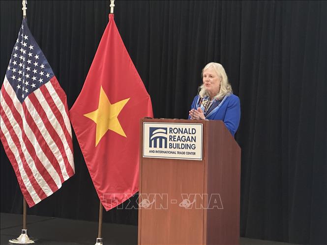 Phó Thứ trưởng Thương mại Hoa Kỳ Diane Farrell phát biểu tại sự kiện “Kết nối với Việt Nam”. Ảnh: Ngọc Quang - PV TTXVN tại Hoa Kỳ