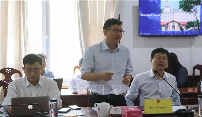 Đại diện Trung tâm Ươm tạo công nghệ và Hỗ trợ đổi mới sáng tạo Hậu Giang nêu đề xuất phát triển công nghiệp công nghệ số. Ảnh: Hồng Thái - TTXVN