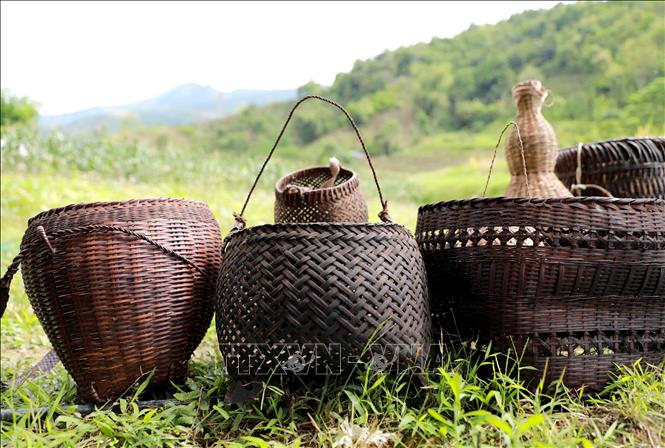Những đồ vật dụng được làm bằng nguyên liệu mây, tre, giang đã gắn liền với cuộc sống của người dân Lự. Ảnh: Quý Trung – TTXVN