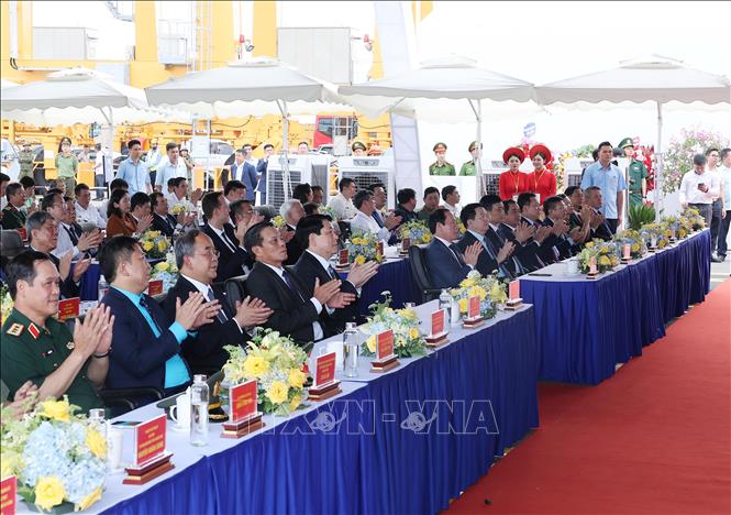 Chủ tịch nước Lương Cường với các đại biểu dự Lễ khánh thành Cảng container quốc tế TIL Cảng Hải Phòng - HTIT (Bến số 3, số 4 - Khu bến cảng Lạch Huyện). Ảnh: Lâm Khánh – TTXVN