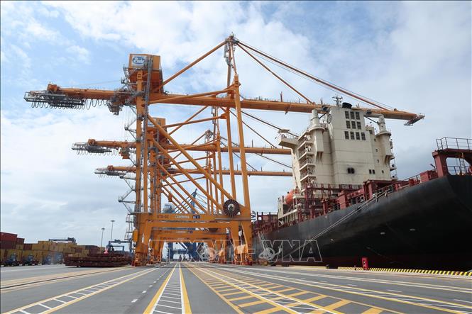 Bến số 3, số 4 - Khu bến cảng Lạch Huyện có khả năng tiếp nhận tàu 100.000 DWT đầy tải, với sản lượng hàng hoá đạt 1,5 triệu TEU/năm. Ảnh: Lâm Khánh – TTXVN