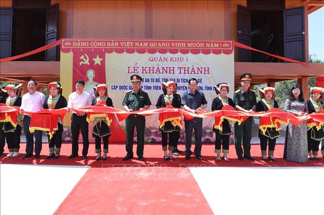 Lễ cắt băng khánh thành Dự án Tu bổ, tôn tạo một số di tích lịch sử cấp quốc gia, cấp tỉnh trên địa bàn huyện Bắc Sơn, tỉnh Lạng Sơn. Ảnh: Anh Tuấn – TTXVN