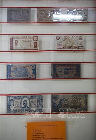 Những đồng tiền các mệnh giá được in tại Nhà máy in tiền tại xã Phú Nghĩa (Lạc Thủy, Hòa Bình). Ảnh: Trọng Đạt - TTXVN