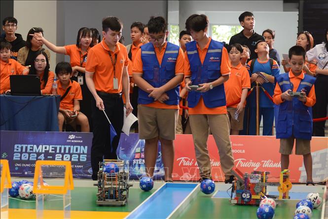 Ngày hội khoa học công nghệ OPEN STEM DAY 2024 tại trường Tiểu học và Trung học cơ sở FPT Đà Nẵng thu hút hơn 6.000 học sinh, phụ huynh và giáo viên trên địa bàn thành phố Đà Nẵng và Quảng Nam. Ảnh: Văn Dũng - TTXVN