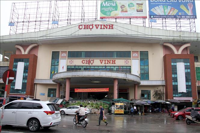 Chợ Vinh được xây dựng từ năm 2003 tổng giá trị đầu tư gần 200 tỷ đồng, trong đó các tiểu thương đóng góp khoảng 170 tỷ đồng. Ảnh: Văn Tý - TTXVN