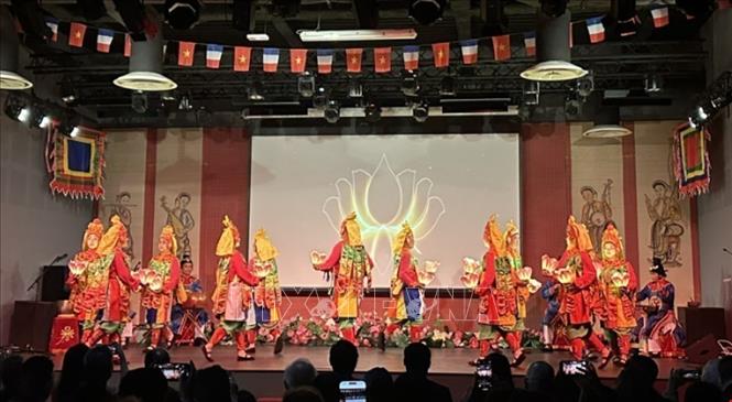 Performing Hue royal music at the event. VNA Photo: Anh Dũng