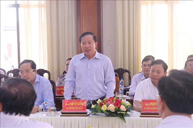 Chủ tịch UBND tỉnh Long An Nguyễn Văn Út phát biểu tại buổi làm việc. Ảnh: Bùi Giang - TTXVN
