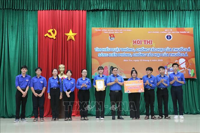 Trường THPT chuyên Bến Tre xuất sắc đạt giải Nhất chung cuộc. Ảnh: Chương Đài  - TTXVN 