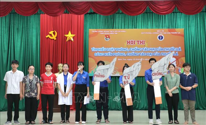 Các đội dự thi đưa ra nhiều sáng kiến phòng, chống tác hại thuốc lá trực quan, sinh động. Ảnh: Chương Đài  - TTXVN 
