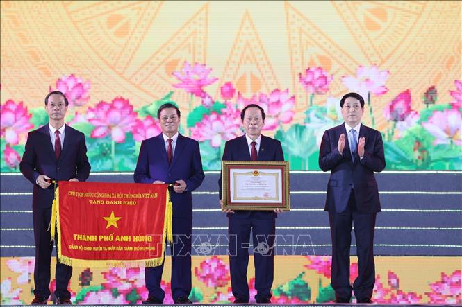 Chủ tịch nước Lương Cường trao Danh hiệu 