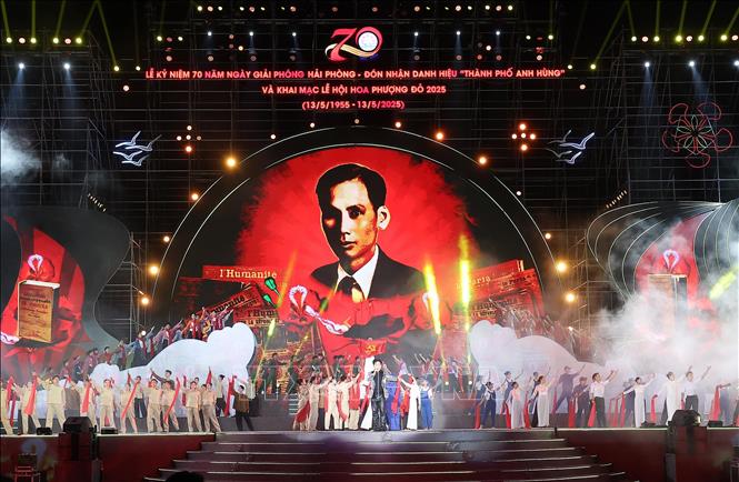An art performance at the ceremony. VNA Photo: Lâm Khánh