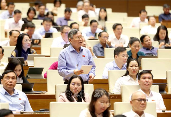 Đại biểu Quốc hội tỉnh Kon Tum Tô Văn Tám phát biểu. Ảnh: Phương Hoa - TTXVN