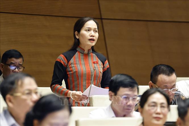 Đại biểu Quốc hội tỉnh Gia Lai Siu Hương phát biểu. Ảnh: Doãn Tấn - TTXVN