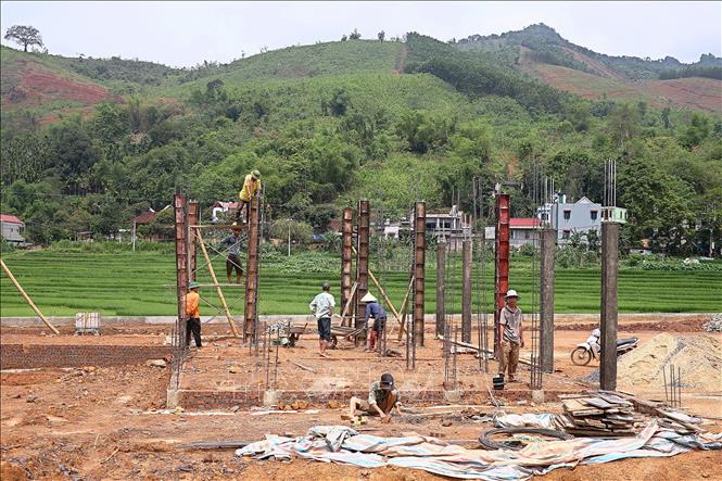 Vị trí khu tái định cư cách khá xa điểm sạt lở. Ảnh: Thanh Hải - TTXVN  