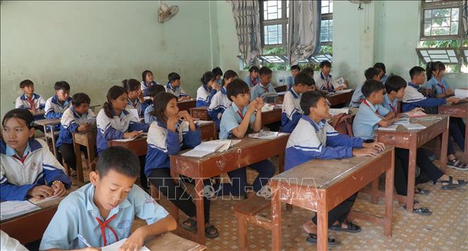 Mô hình dạy học 5 ngày/tuần được Trường THCS Trần Quốc Toản, huyện Phú Thiện (tỉnh Gia Lai) bố trí thời khoá biểu dạy và học một cách hợp lý. Ảnh: Hoài Nam - TTXVN