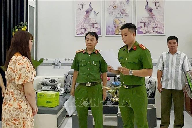 Đối tượng Phạm Thu Hồng bị Cơ quan Công an bắt giữ. Ảnh: TTXVN phát
