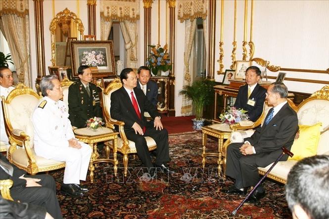 Thủ tướng Nguyễn Tấn Dũng hội kiến với Quốc vương Thái Lan Bhumibol Adulyadej (Thái Lan, 20/12/2006). Ảnh:Đức Tám - TTXVN