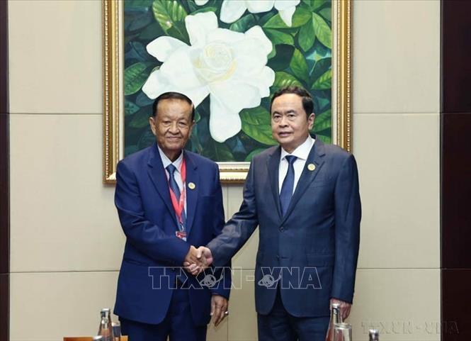 Chủ tịch Quốc hội Trần Thanh Mẫn gặp Chủ tịch Hạ viện Thái Lan Wan Muhamad Noor Matha trong chuyến tham dự AIPA-45 tại Vientiane (Lào), chiều 19/10/2024. Ảnh: Thống Nhất – TTXVN