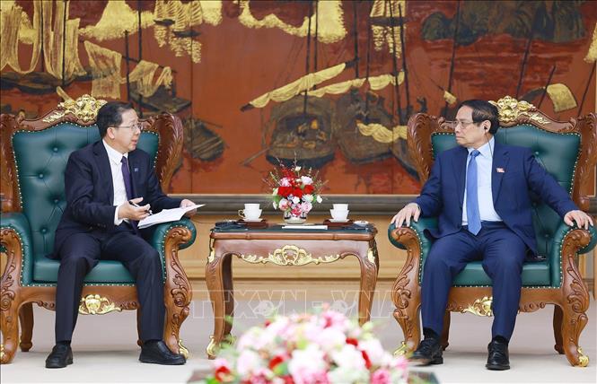 Thủ tướng Phạm Minh Chính tiếp ông Bành Cương Bình, Chủ tịch Công ty hữu hạn Tập đoàn Khoa học Kỹ thuật Hoa Điện Trung Quốc. Ảnh: Dương Giang-TTXVN