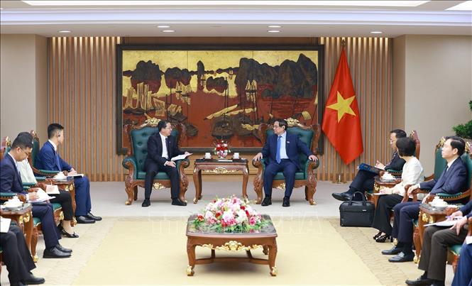 Thủ tướng Phạm Minh Chính tiếp ông Bành Cương Bình, Chủ tịch Công ty hữu hạn Tập đoàn Khoa học Kỹ thuật Hoa Điện Trung Quốc. Ảnh: Dương Giang-TTXVN