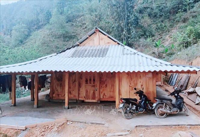 Đến ngày 9/5/2025, huyện Trạm Tấu là địa phương đầu tiên hoàn thành công tác xóa nhà tạm, nhà dột nát tại 11 xã trong toàn huyện. Ảnh: Tiến Khánh - TTXVN.
