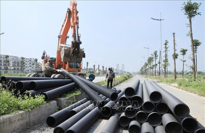 Nhà thầu tận dụng thời tiết thuận lợi của miền Bắc đẩy nhanh tiến độ thi công, quyết tâm về đích vào cuối năm 2025. Ảnh: Quốc Khánh - TTXVN